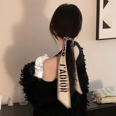 想踢沉迷男的女人